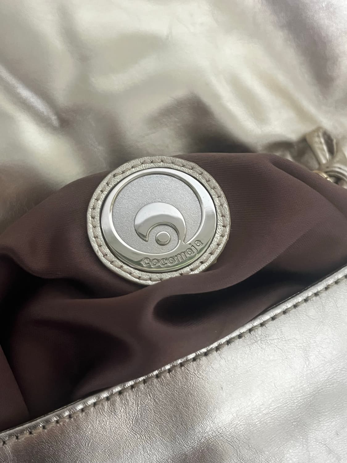 홍콩 cocomojo 블랙 링 손잡이 토트백 상품이미지2