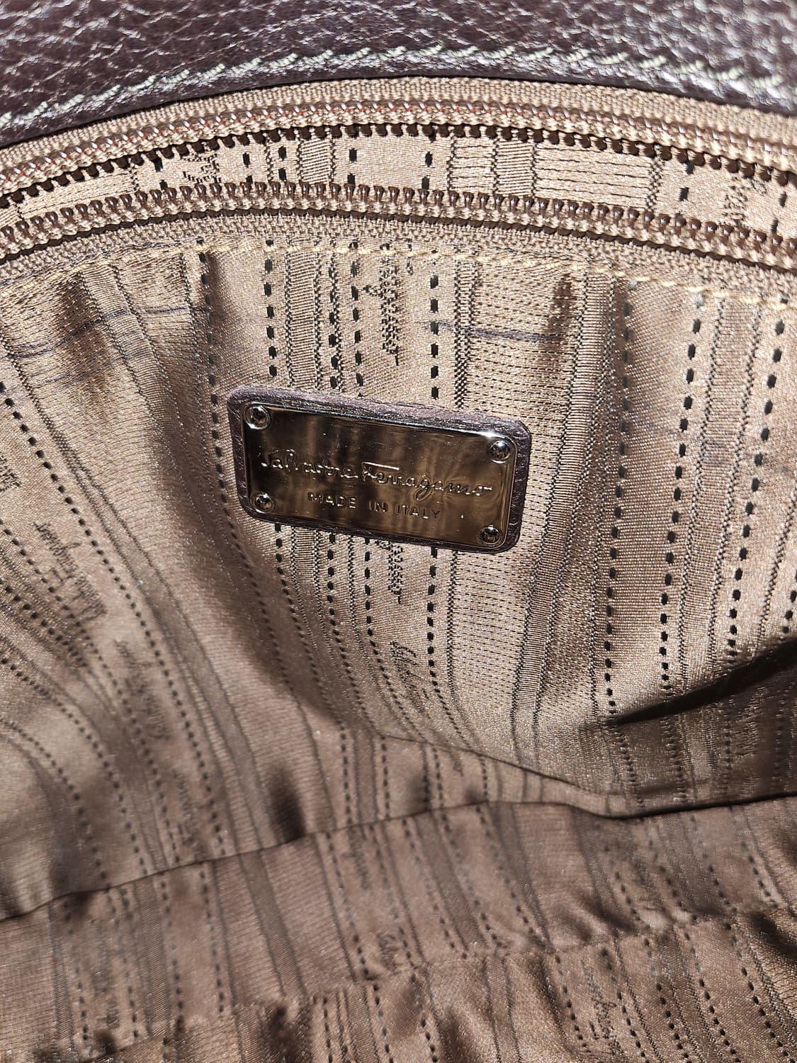 페라가모 간치니 호보백 다크브라운 상품이미지4