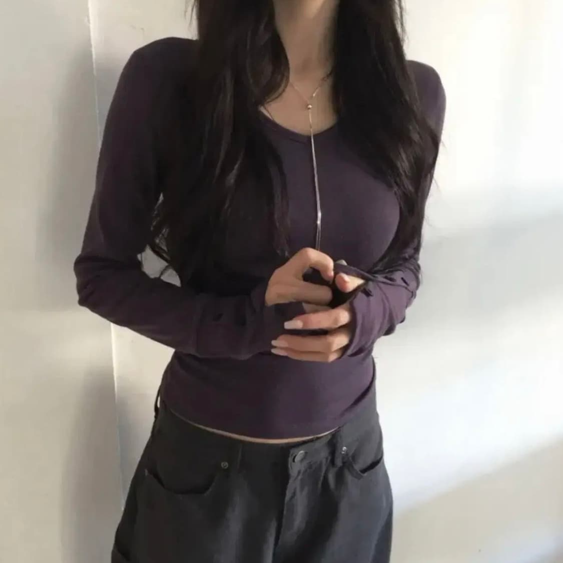 모디무드 잘록핏 브이넥 데일리 티셔츠 에이블리 상품이미지2