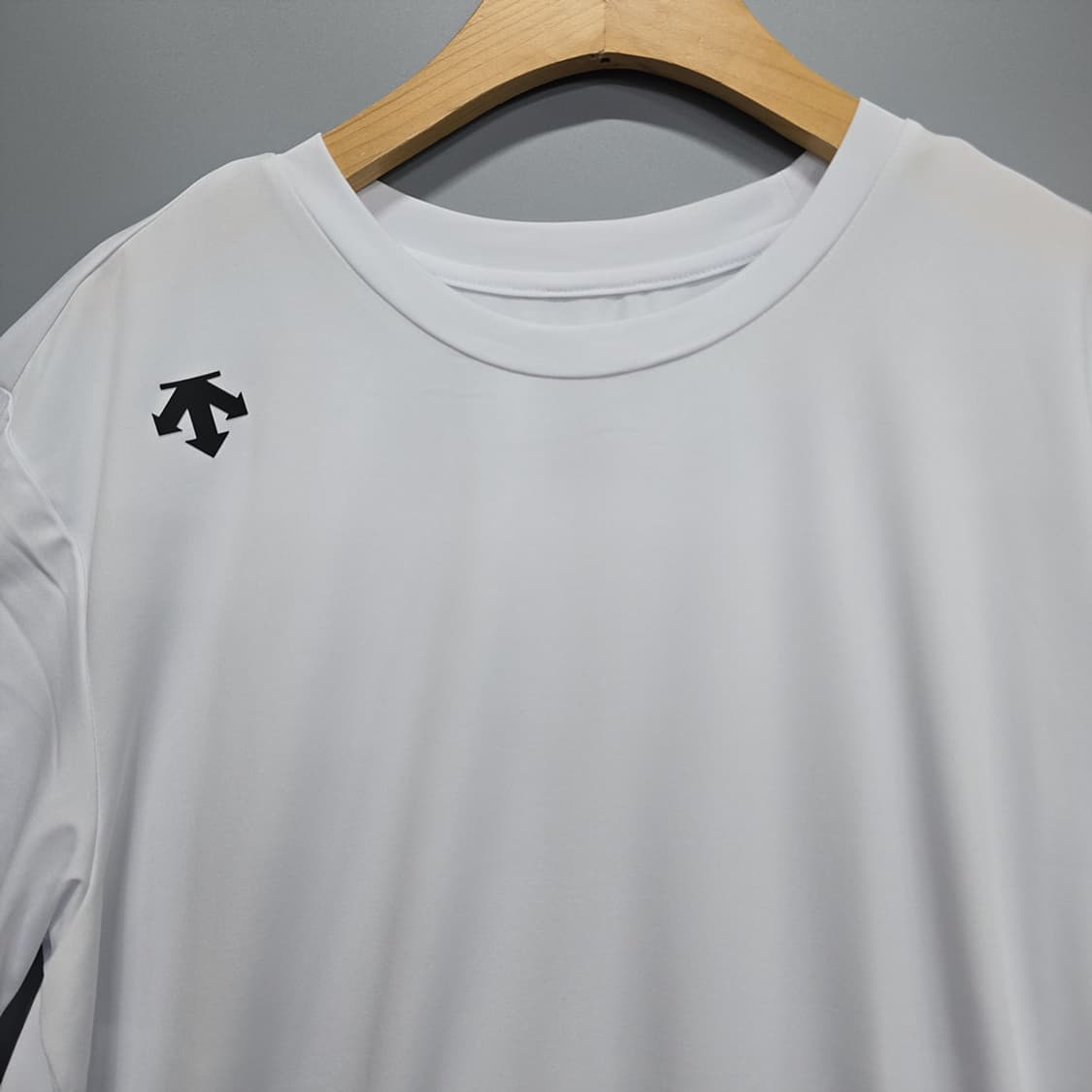 데상트(DESCENTE) 로고 반팔 티셔츠 100 상품이미지2