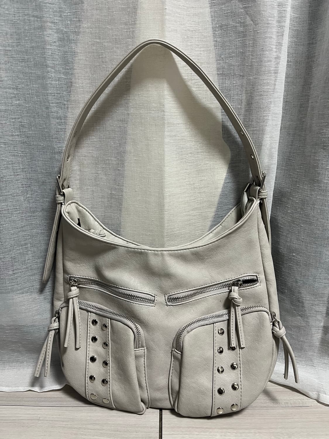 스터드 숄더백 상품이미지1