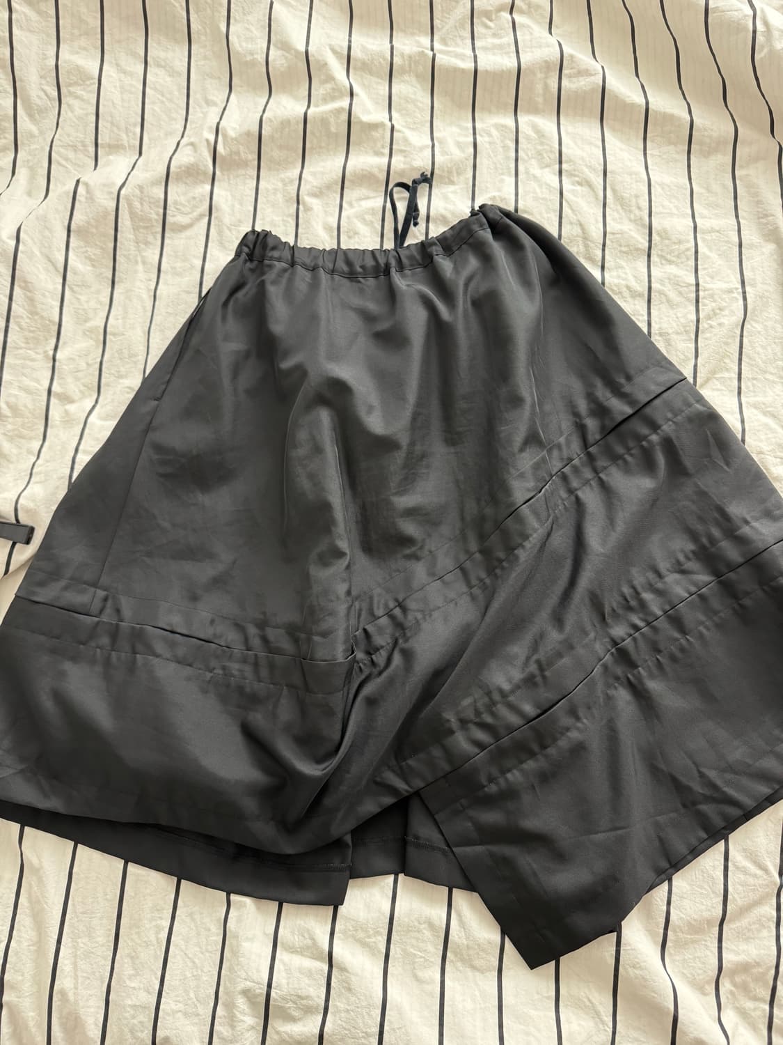 꼼데가르송 꼼데가르송 24SS 비대칭 폴리 스커트 (블랙 S) 상품이미지3