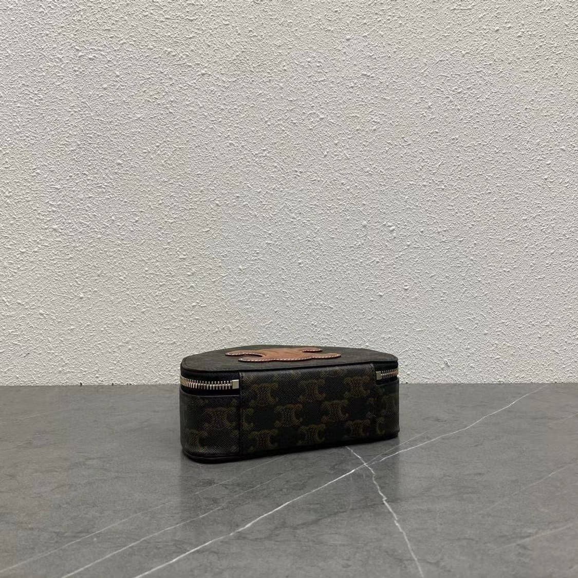 셀린느(Celine) 하프 문 케이스(Half Moon Case) 상품이미지4