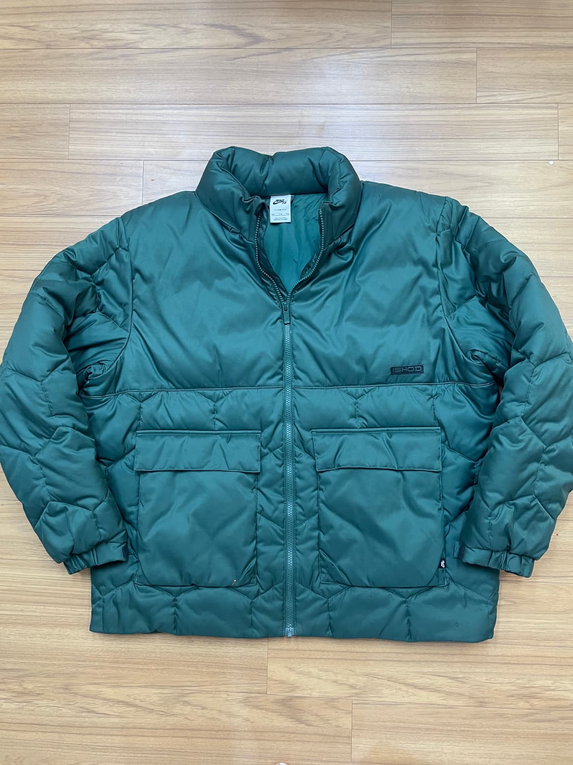 나이키 SB Storm-FIT 패딩 그린 색상입니다. 사이즈는 XXL이고 상품이미지1