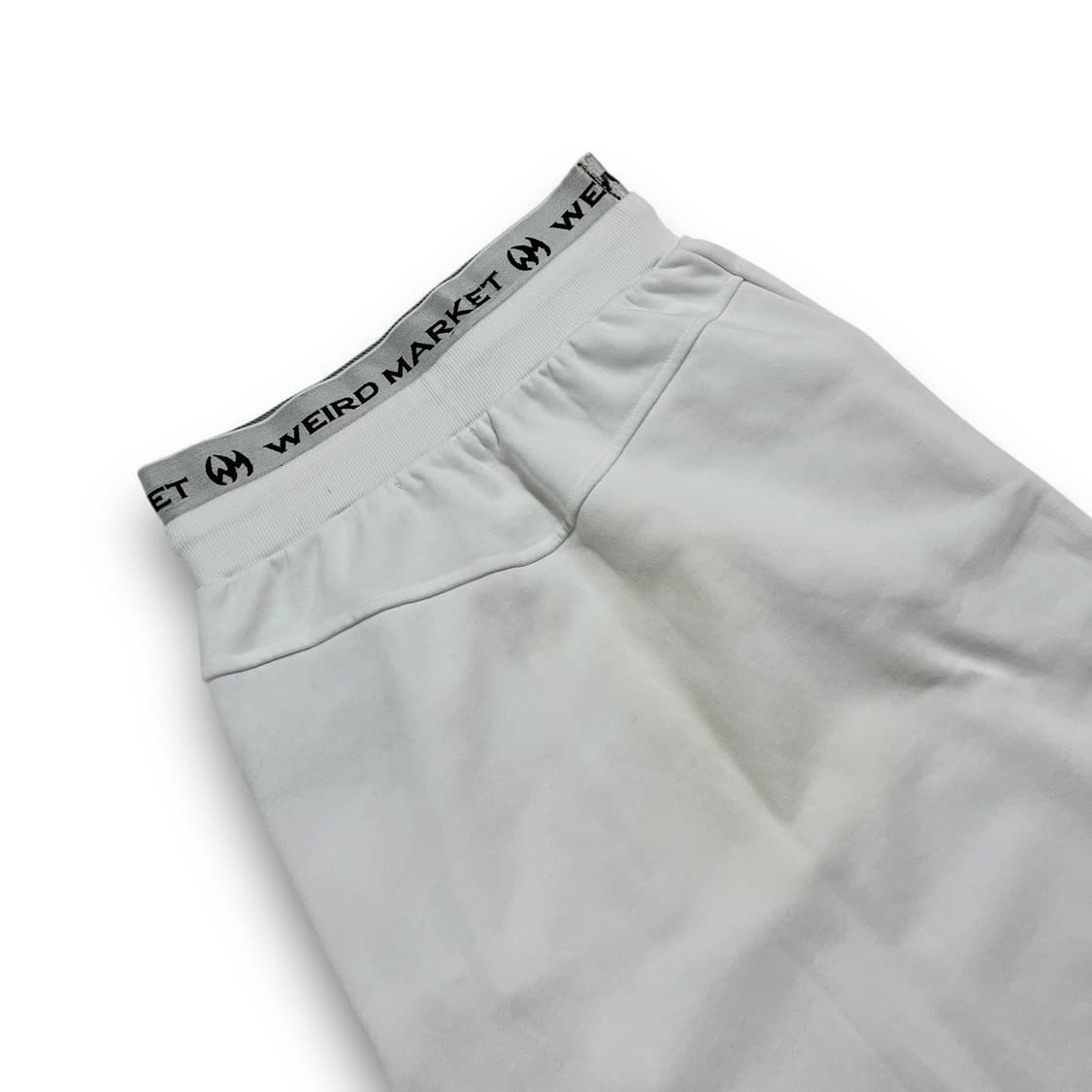 위어드 마켓 복서 로고 프리브 해체주의 삼선 흰 트랙스커트 상품이미지5