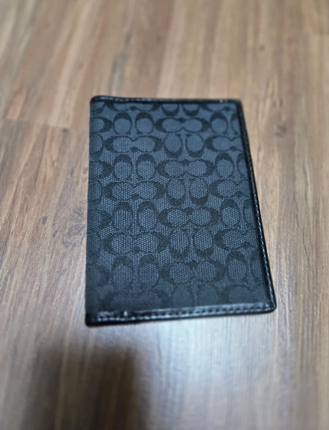 코치 시그니처 패턴 여권 지갑 _ 블랙 상품이미지1