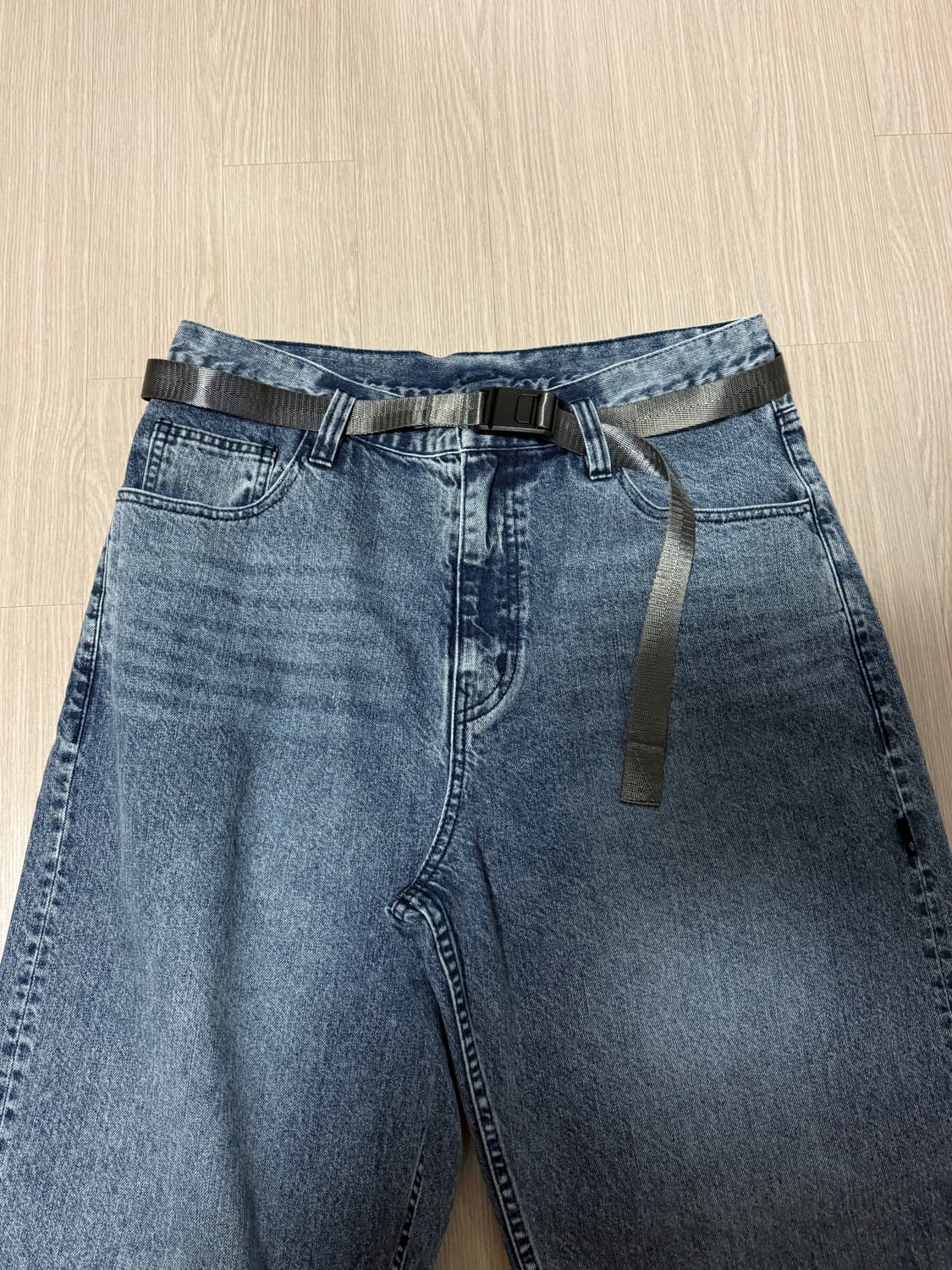 [2] 25AW 모이프 와이드 벨티드 6p 데님 청바지 워시드 인디고 상품이미지5