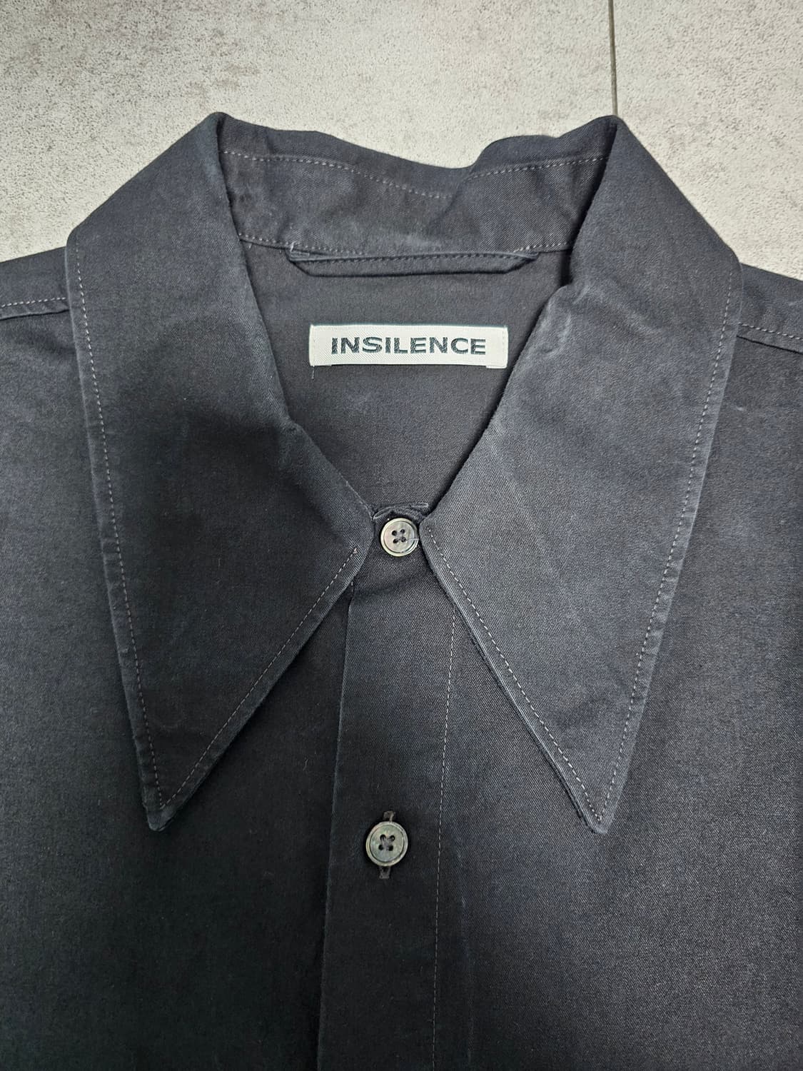 인사일런스 와이드 카라 셔츠 상품이미지3