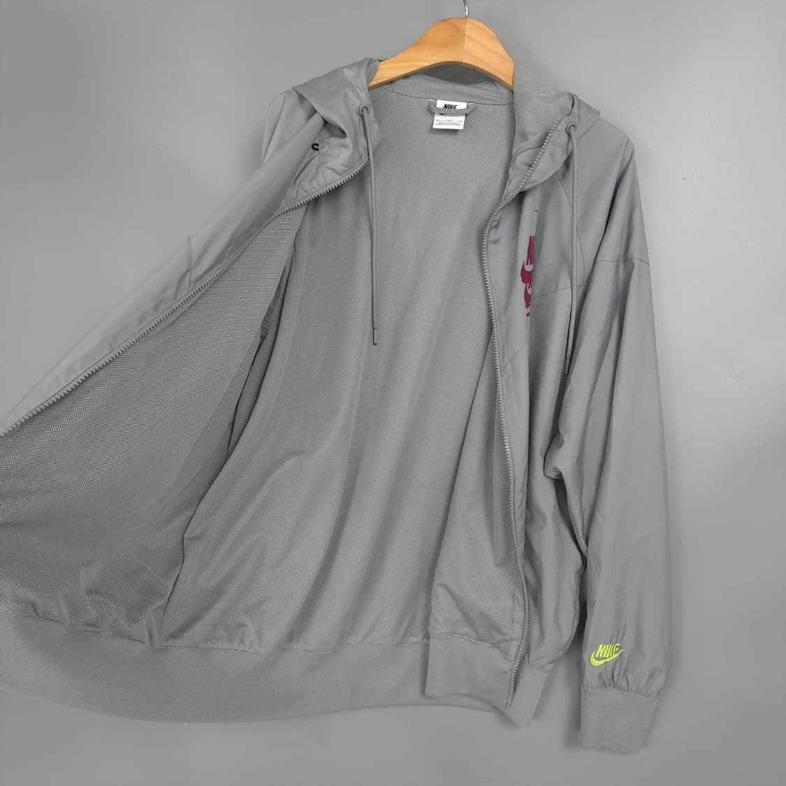 남성용 나이키 Nike 그레이 로고 윈드러너 후드 자켓 XL (105) 상품이미지6