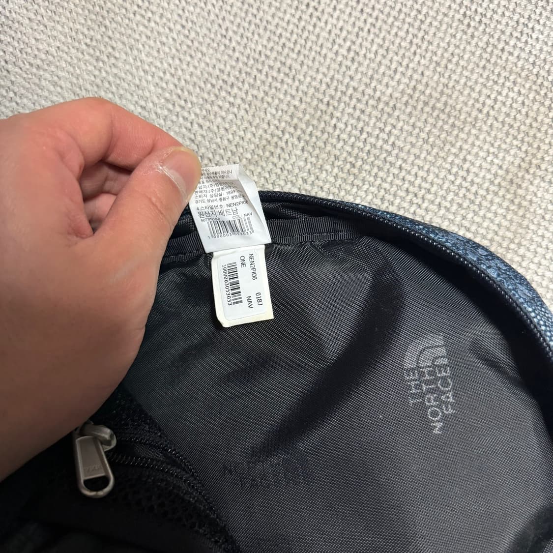 노스페이스 패턴 슬링백 상품이미지4