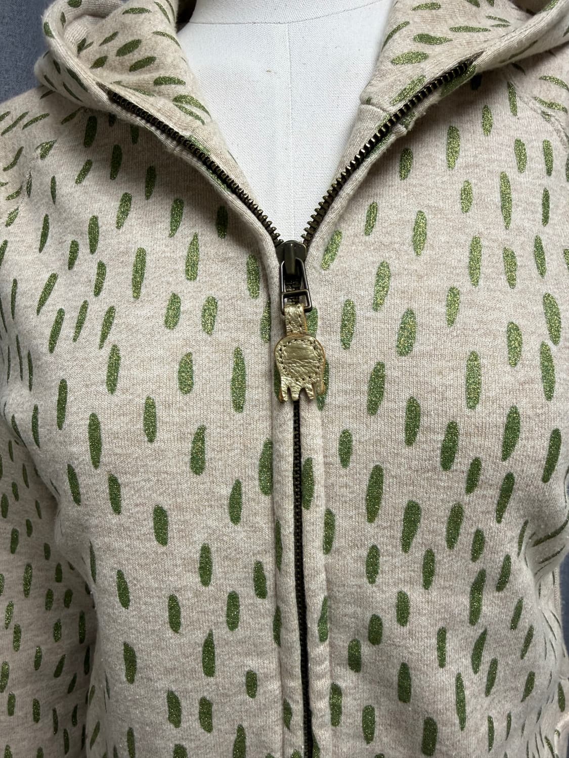 츠모리 치사토 글리터 드롭 패턴 후드집업 상품이미지3