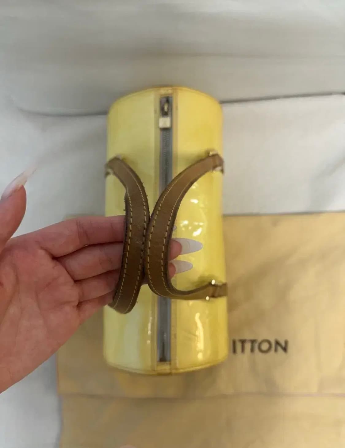 루이비통 모노그램 베르니 베드포드 원통백 옐로우 상품이미지8