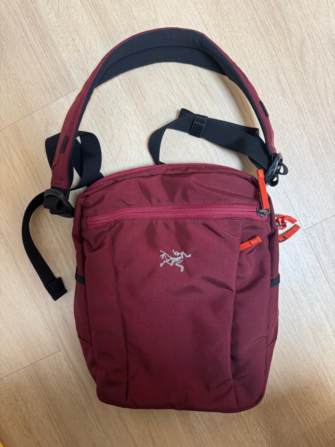 아크테릭스 사이드슬링블레이드4 와인색 상품이미지2