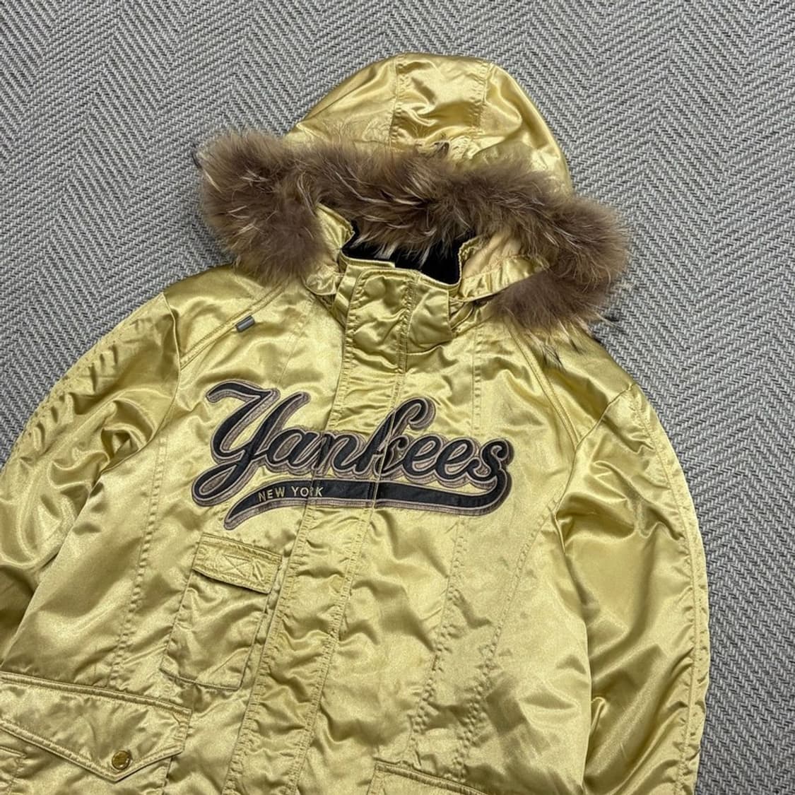 Mlb 뉴욕양키즈 y2k 글로시 패딩 v1575 상품이미지4