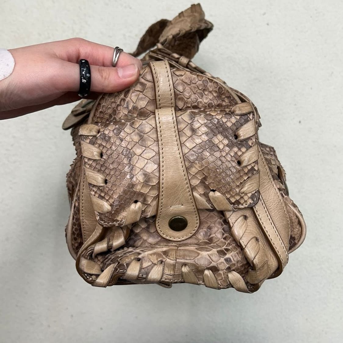 끌로에 실버라도 파이톤 도트백 한정판 상품이미지4
