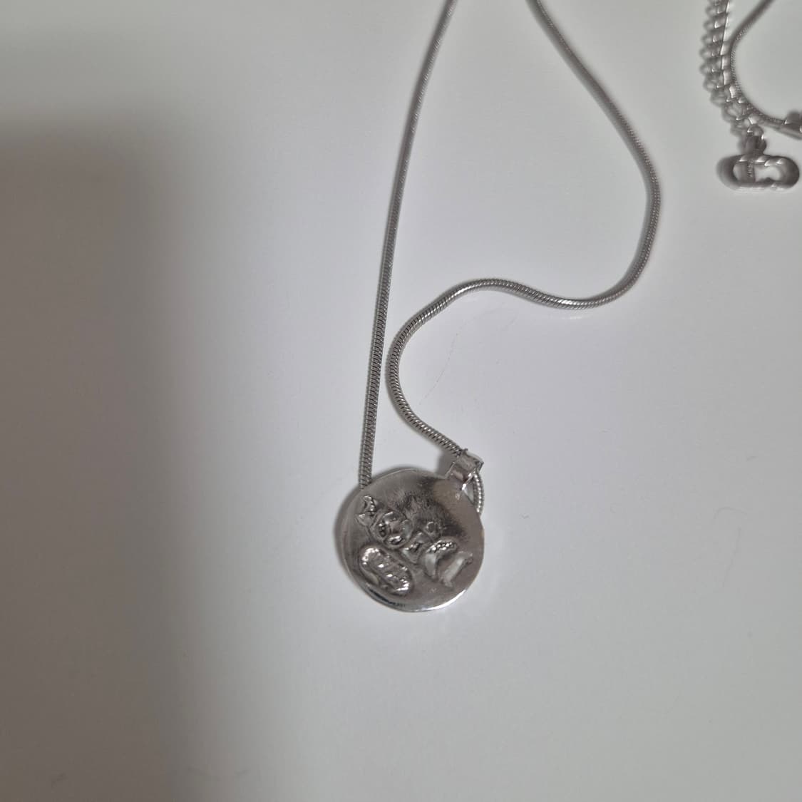 디올 코인 목걸이 (박스X) 상품이미지5