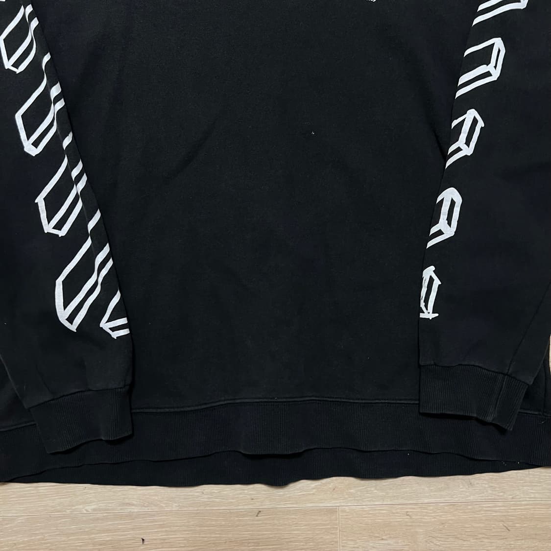 오프화이트 시그니처 디아그 애로우 패턴 프린팅 맨투맨 [블랙] L/100 상품이미지3