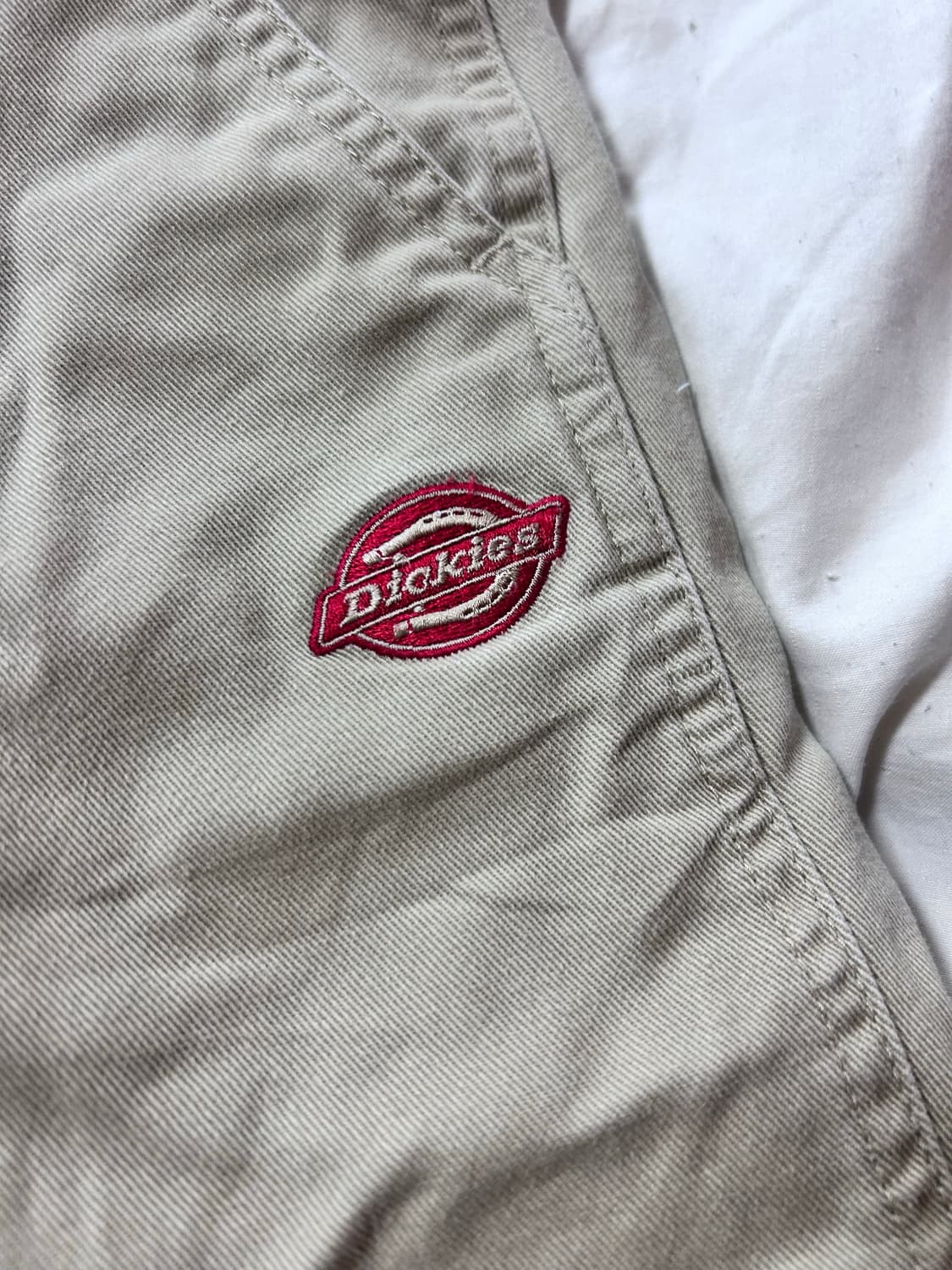 디키즈 레드체크 로고 베이지 반바지  상품이미지2