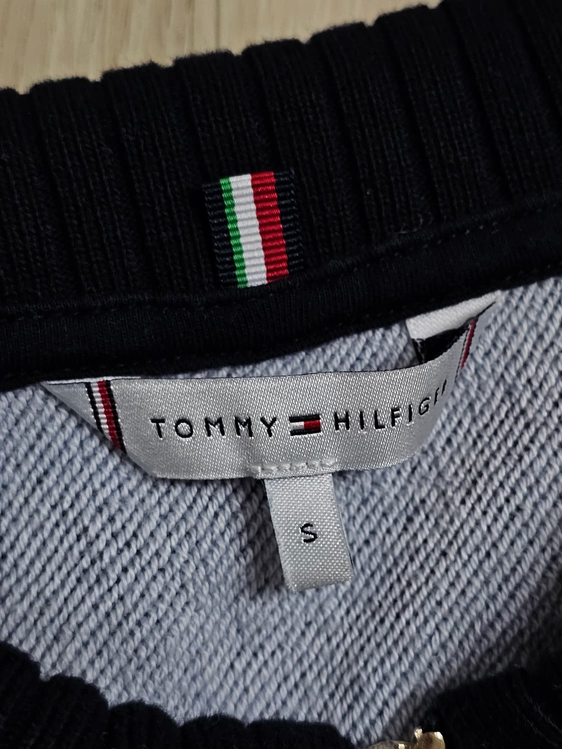 [S] 타미힐피거 네이비/레드 볼드 스트라이프 하프집업 (7부 소매) 상품이미지4