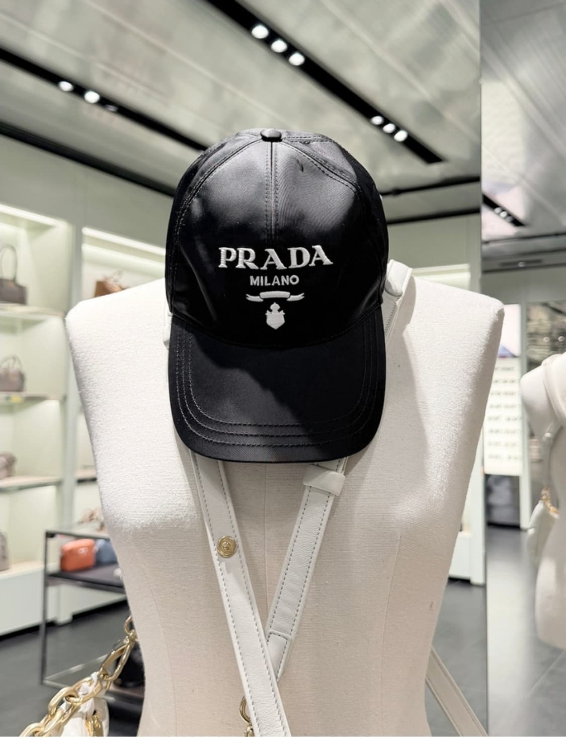 (정품) 프라다 시그니처로고 리나일론 모자 상품이미지1