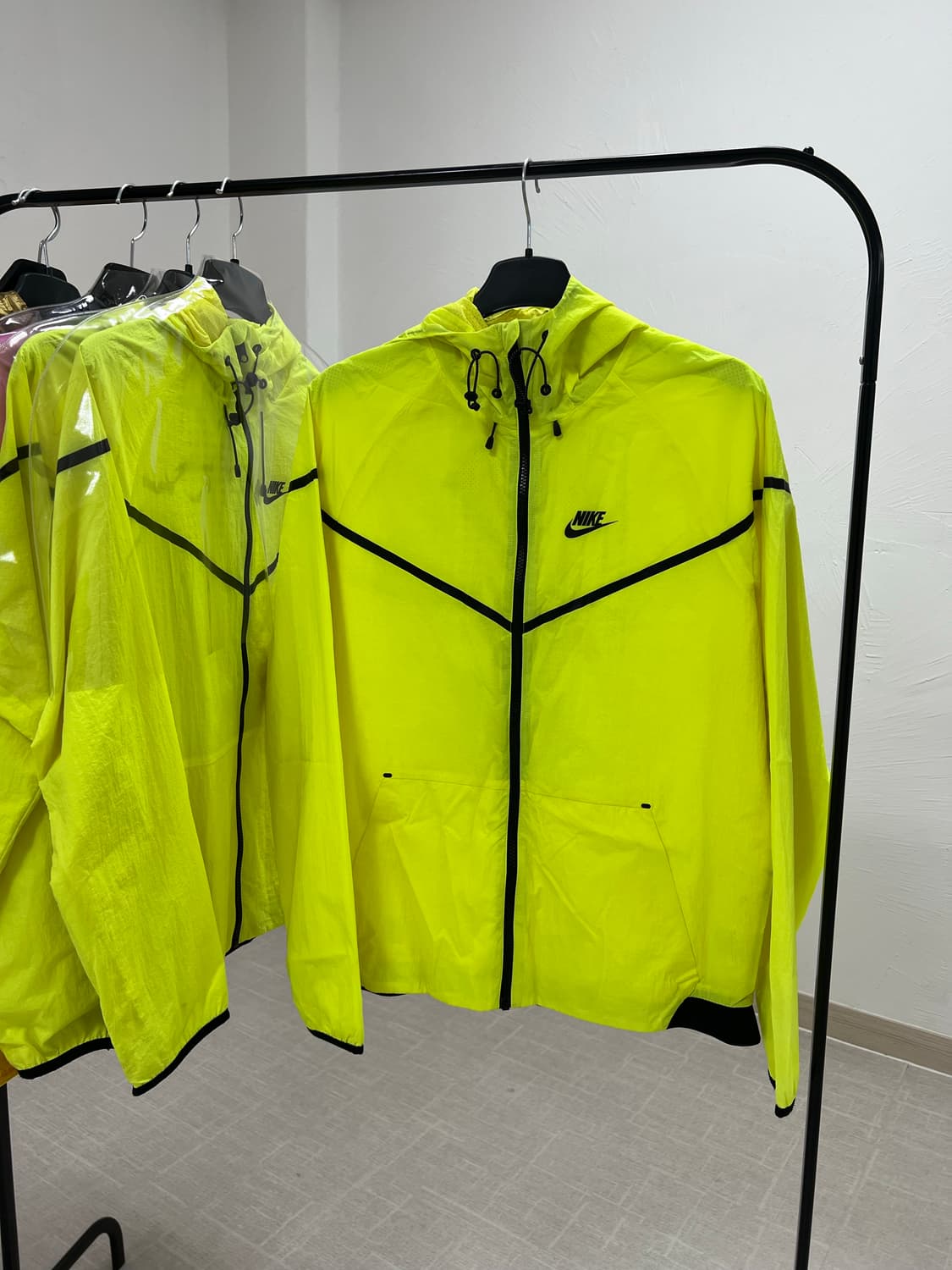 M 나이키 테크 에어로쉴드 윈드러너 바람막이 상품이미지1