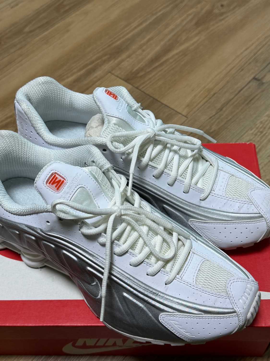 나이키 샥스 R4 화이트 메탈릭 실버 290 상품이미지4