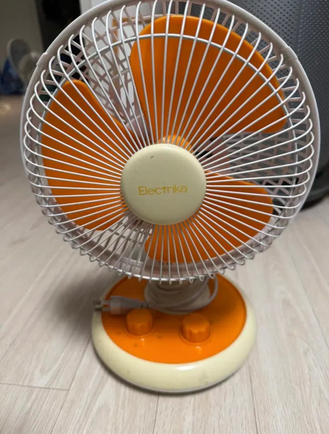 일렉트리카(Electrika) 탁상용 레트로 선풍기 상품이미지1