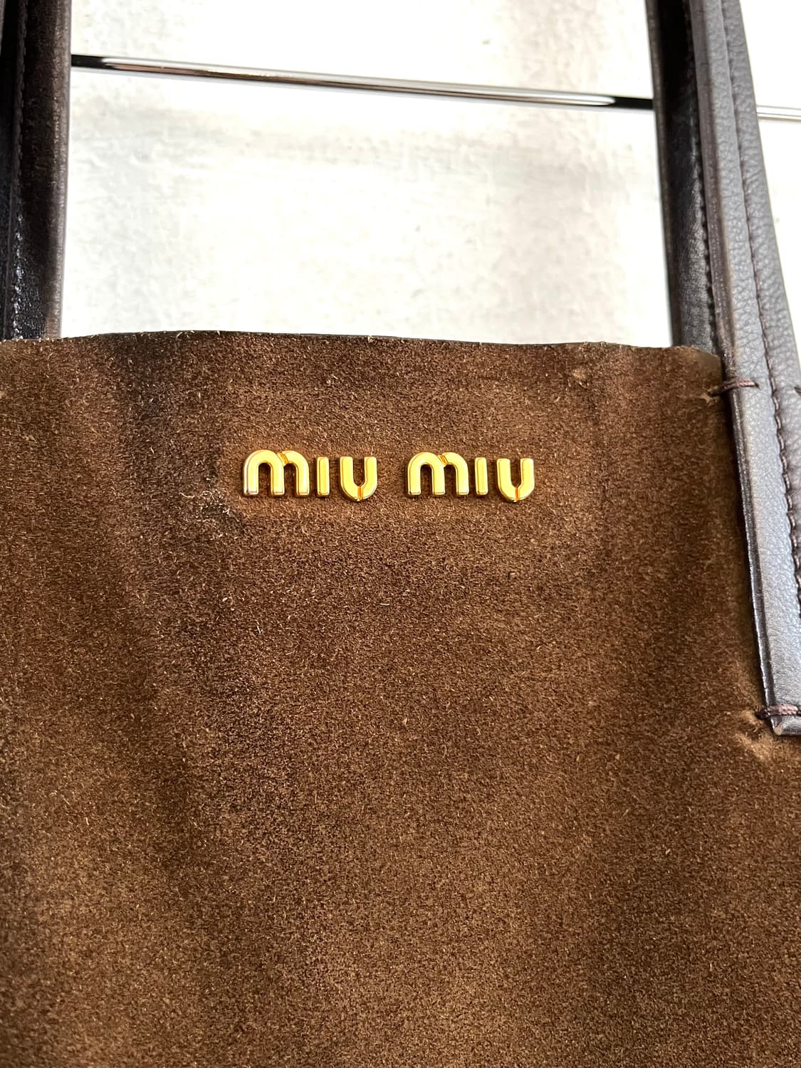 미우미우 스무스 스웨이드 투톤 숄더백 상품이미지3