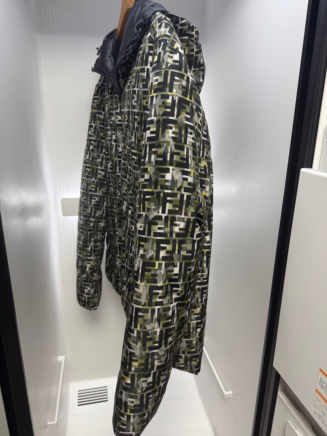 펜디 리버서블 카모 윈드브레이커 패딩 52 상품이미지4