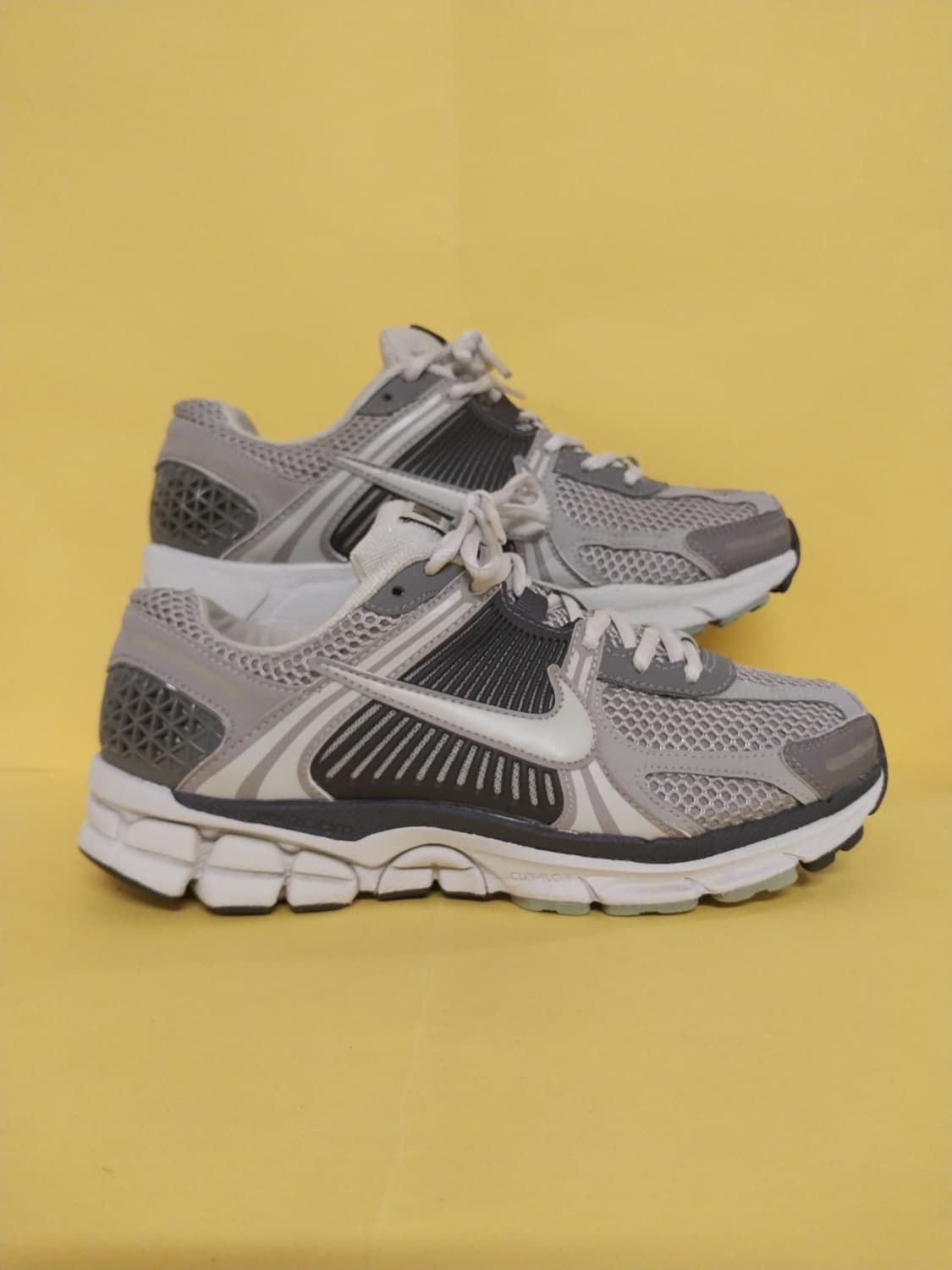 여성 나이키 줌 보메로5 운동화 (240) 상품이미지3