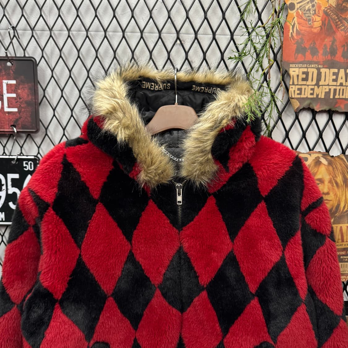 18F/W 슈프림 다이아몬드 아가일 패턴 퍼자켓 레드 블랙 상품이미지3