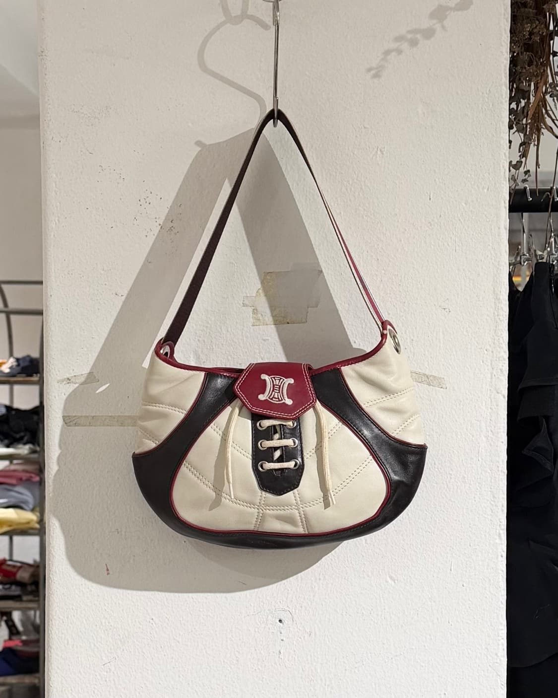 셀린느 화이트 레드 2002 피파 월드컵 레더 숄더백 상품이미지2