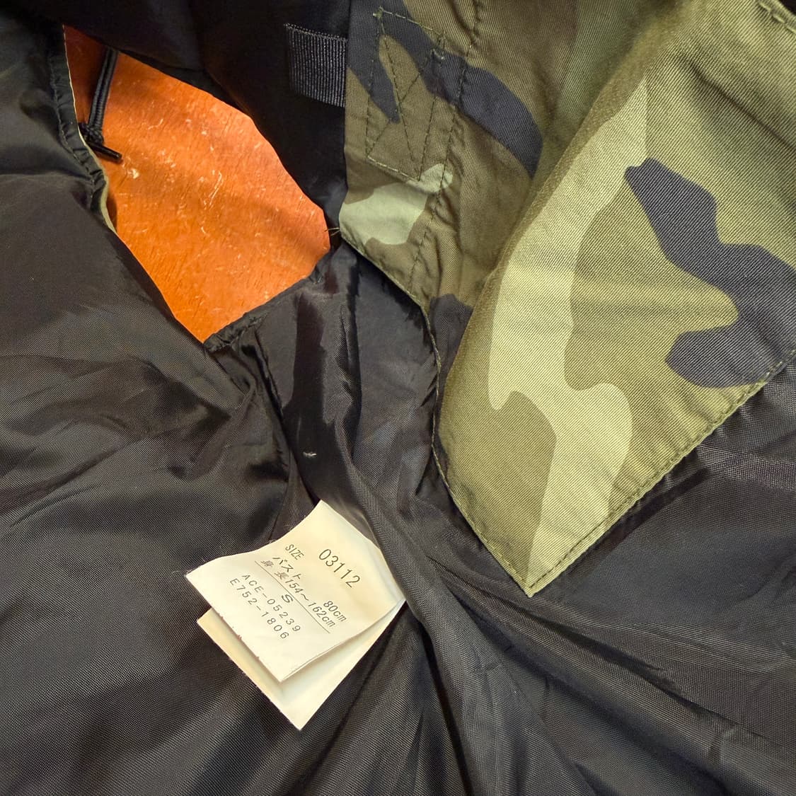 칼하트 카모 덕다운 후드 베스트 [ 44 ] 상품이미지7