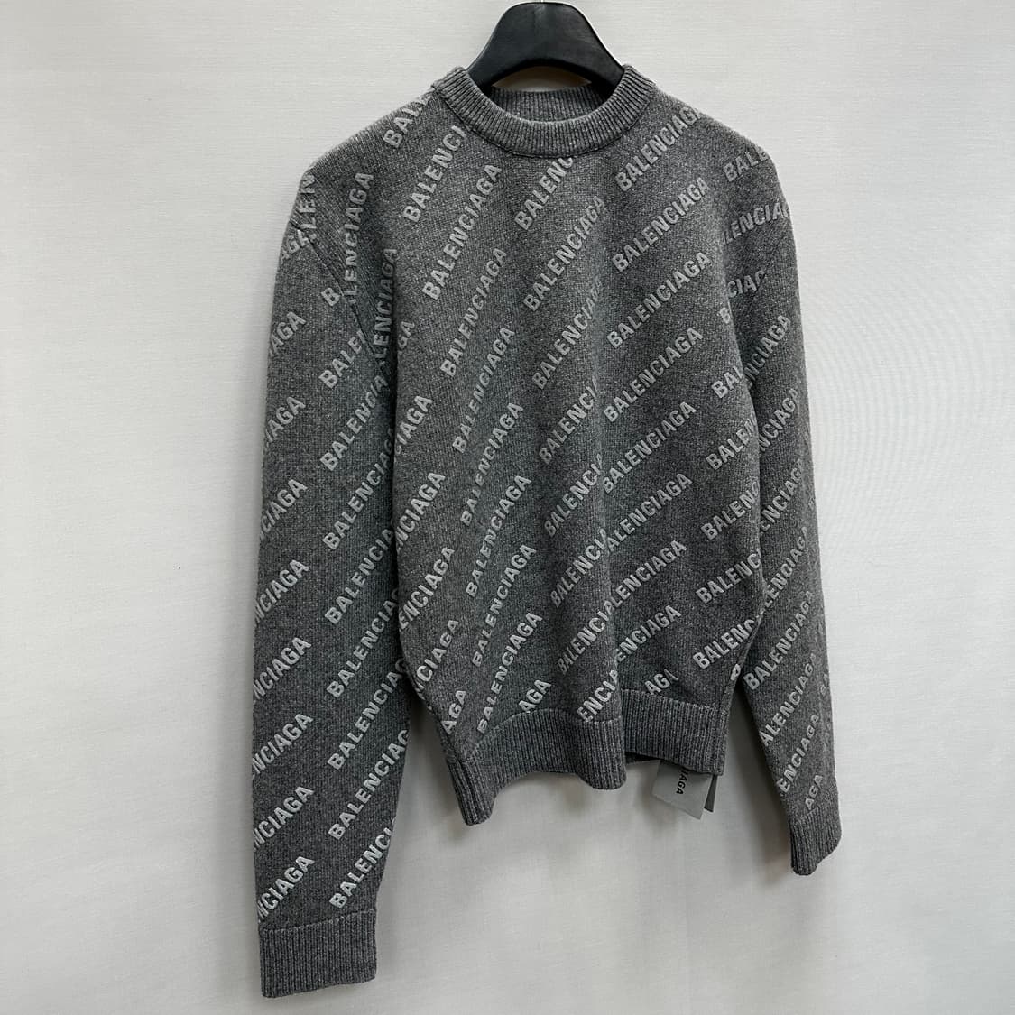 발렌시아가 미니 올 오버 로고 니트 (95)  상품이미지2