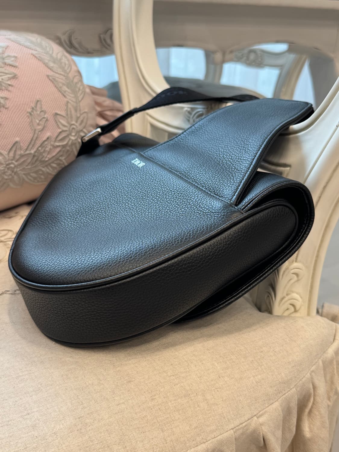 디올 새들백 그레인카프스킨 블랙 상품이미지5