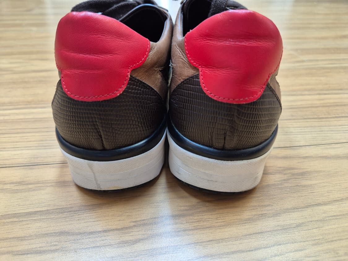 신발 상세 사진 꼭 확인해주세요. 미샤 여성 운동화 240사이즈입니다.  상품이미지4