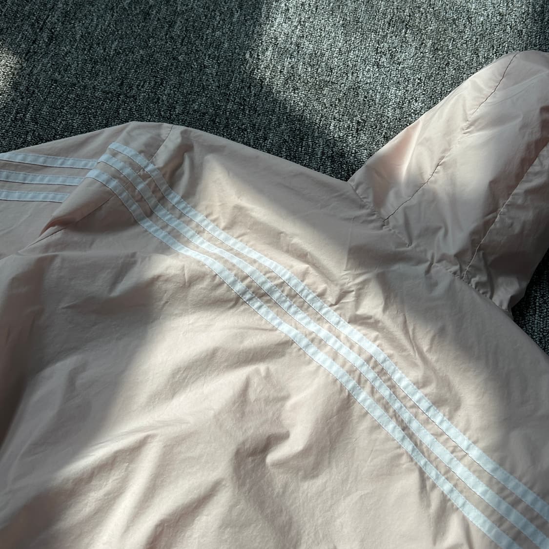 아디다스 에센셜 딸기우유 바람막이 상품이미지4