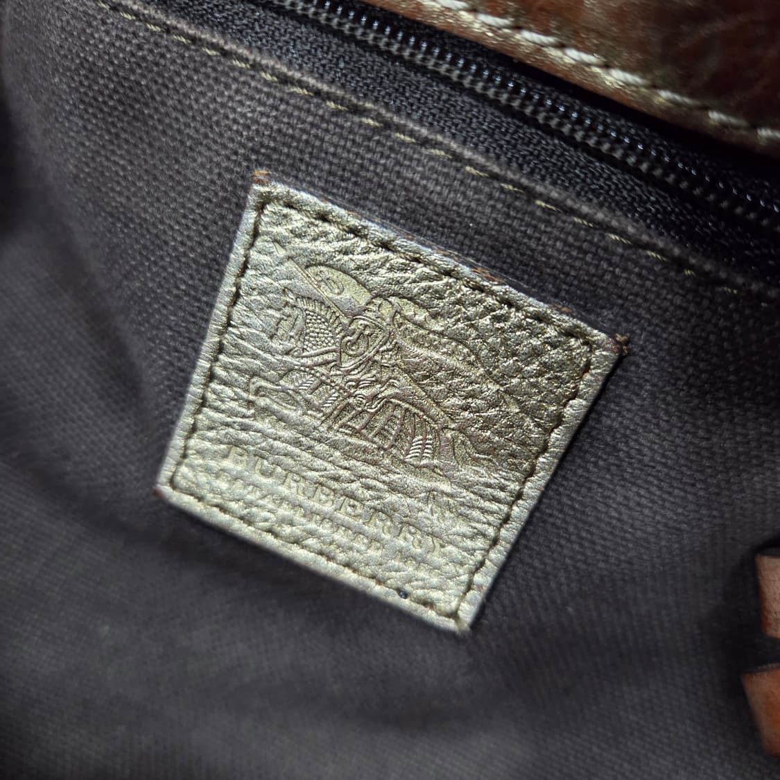 버버리 버킷 숄더 상품이미지6