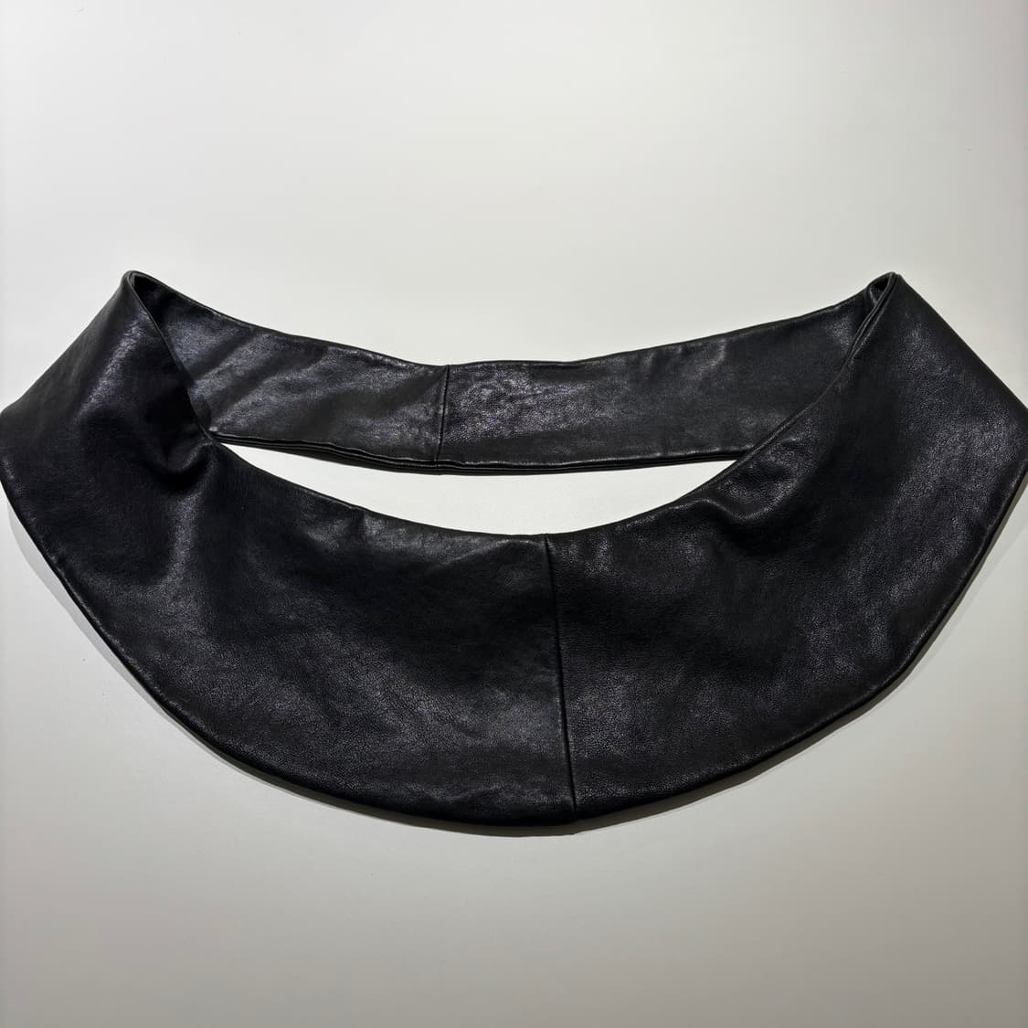 가브리엘라 콜 가먼츠 297 스몰 크로스 백 상품이미지2