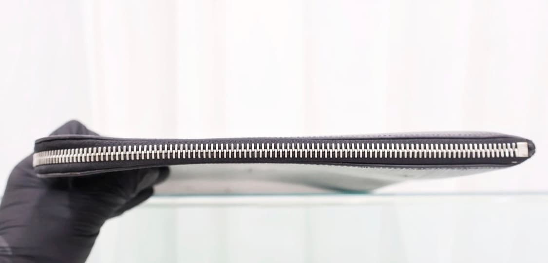 루이비통 포쉐트 주르 GM 에삐 클러치백 상품이미지4