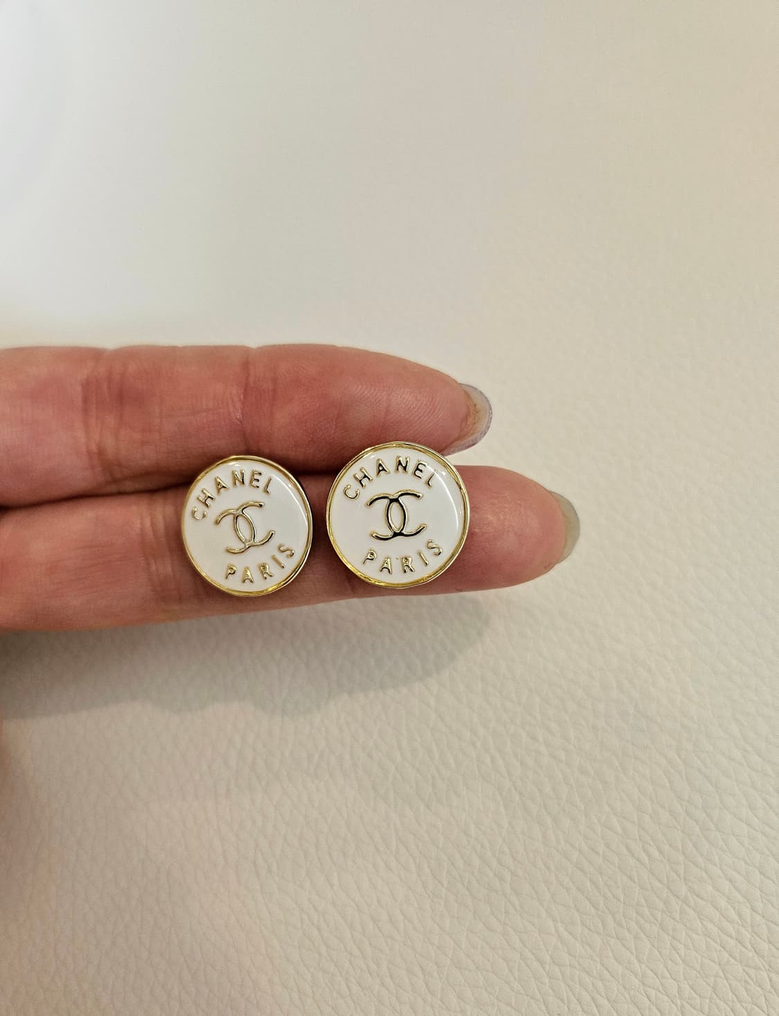샤넬 단추 CC로고 아이보리 귀걸이 업사이클링 상품이미지3