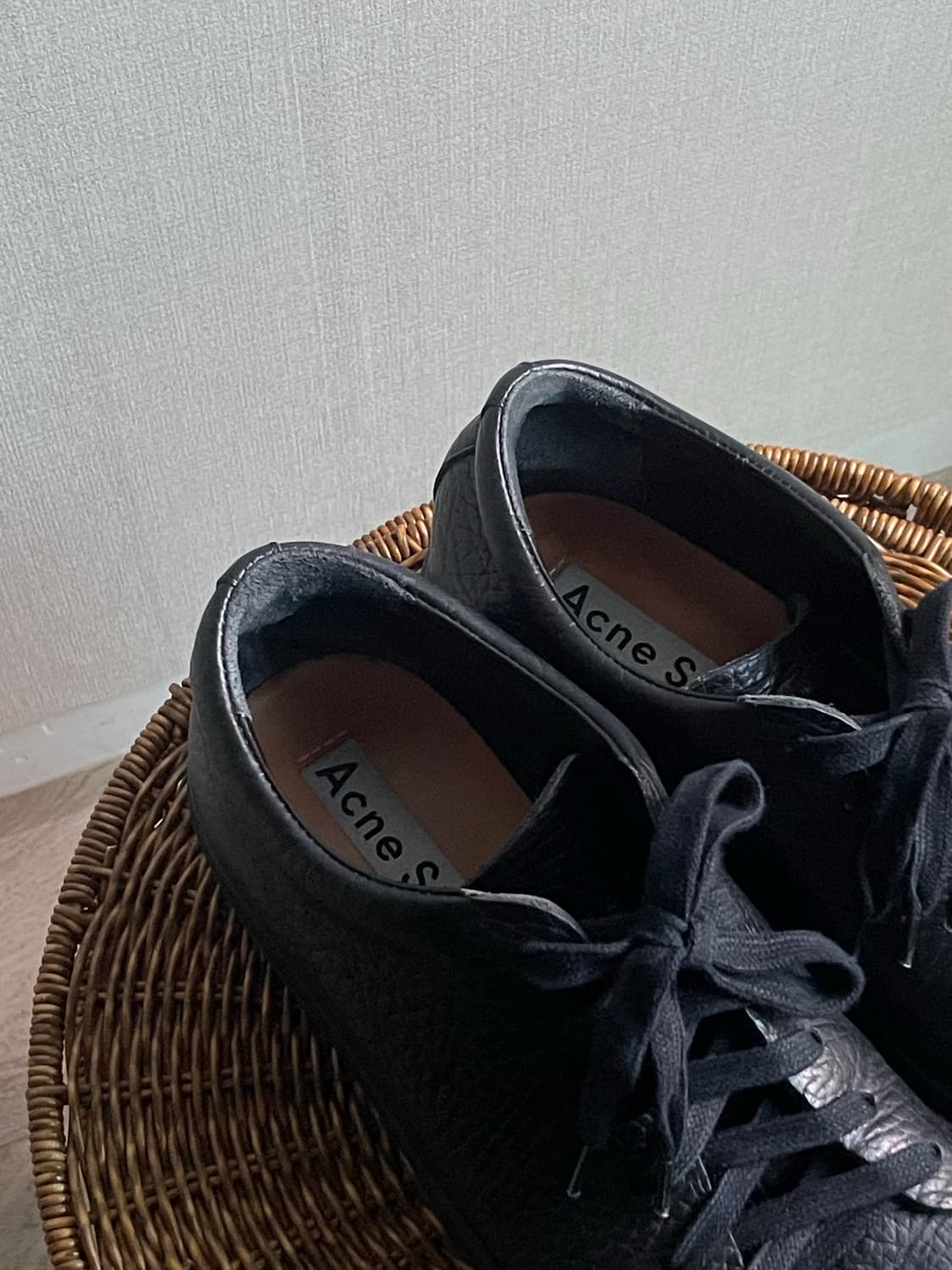 아크네 스튜디오 아드리아나 그레인 레더 스니커즈 42 상품이미지3