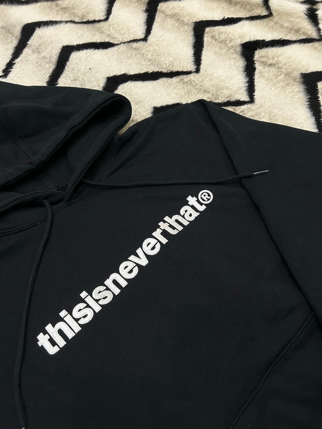 [L]디스이즈네버댓 T-로고 오버핏 후드/기모/블랙 상품이미지1