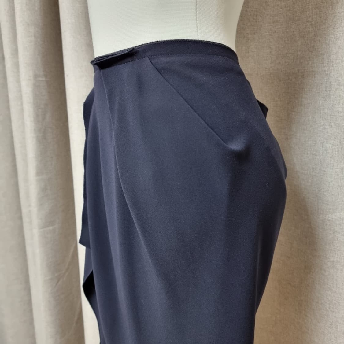 랑방컬렉션 프릴 스커트 치마 진네이비 (28인치/표기67) 상태최상 상품이미지7