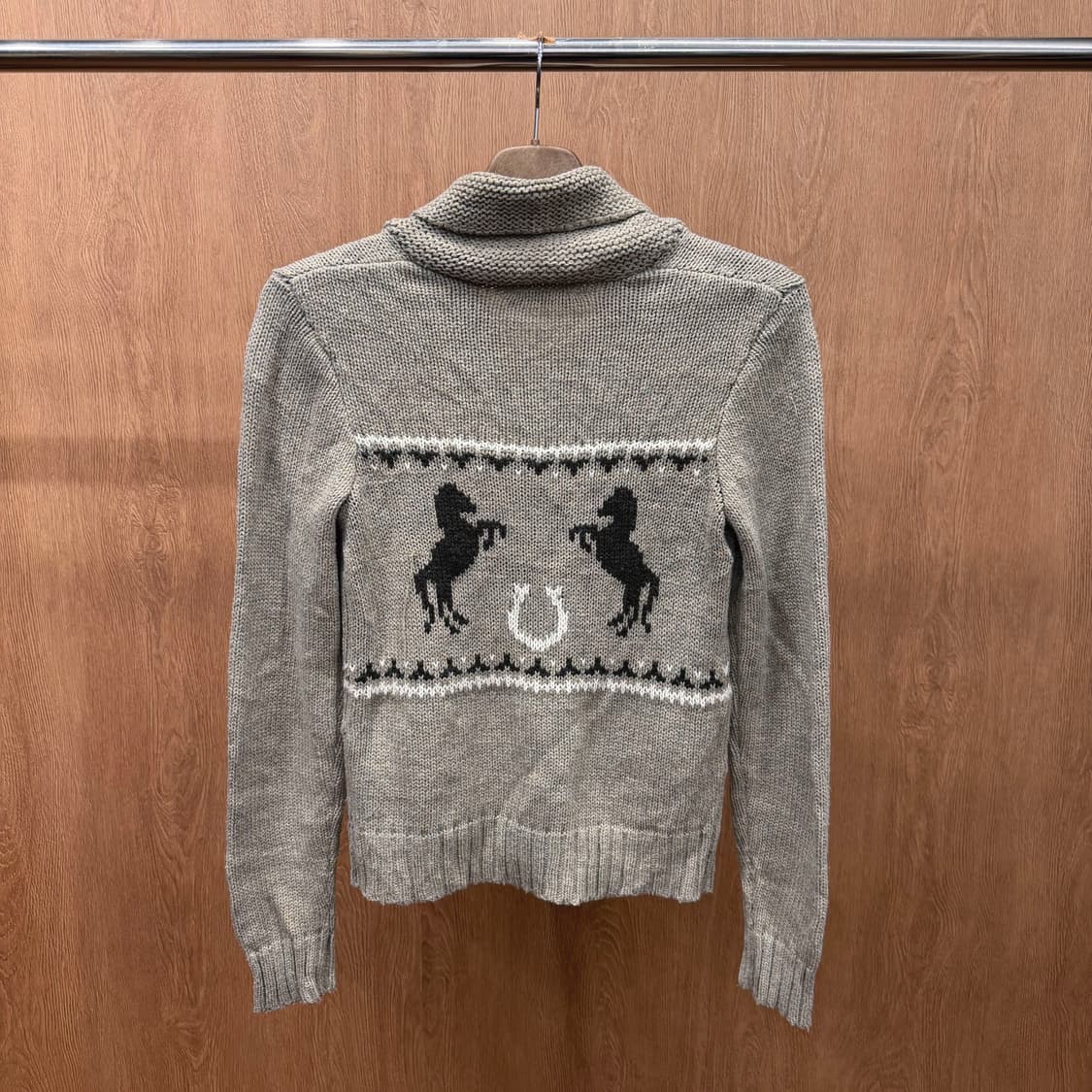 블루노트 니트 집업 가디건 말 자카드 패턴 디테일 레귤러핏 그레이 상품이미지3