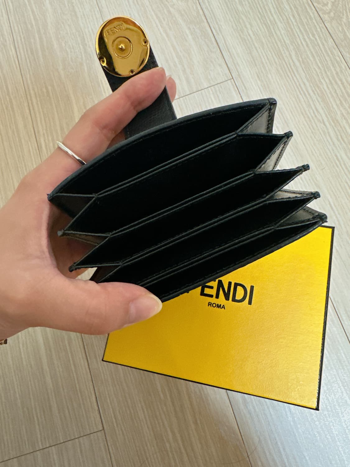 펜디 아코디언 카드지갑 블랙 상품이미지3