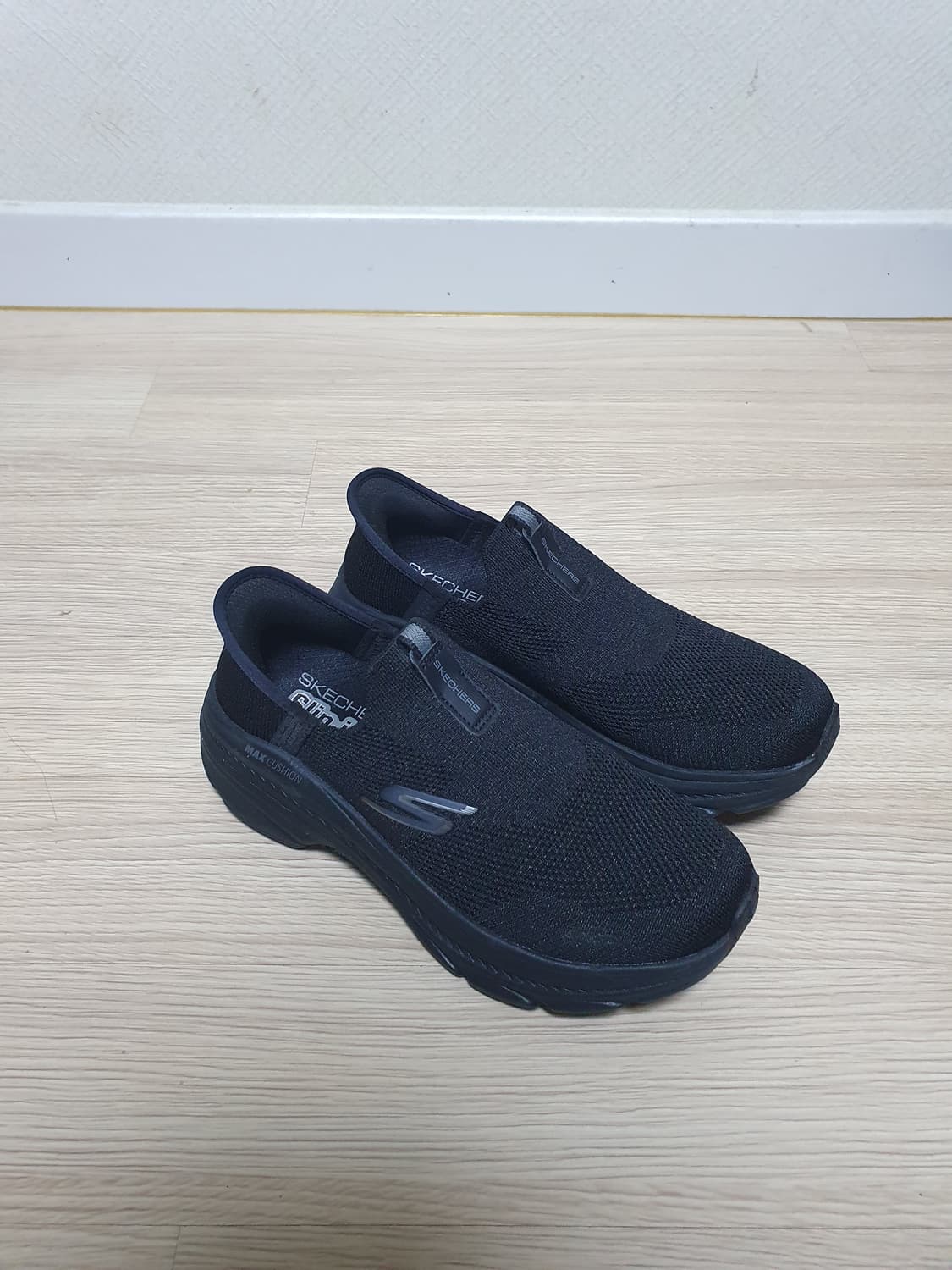 스케쳐스 맥스쿠션 아치핏 블랙 슬립온 235 상품이미지2