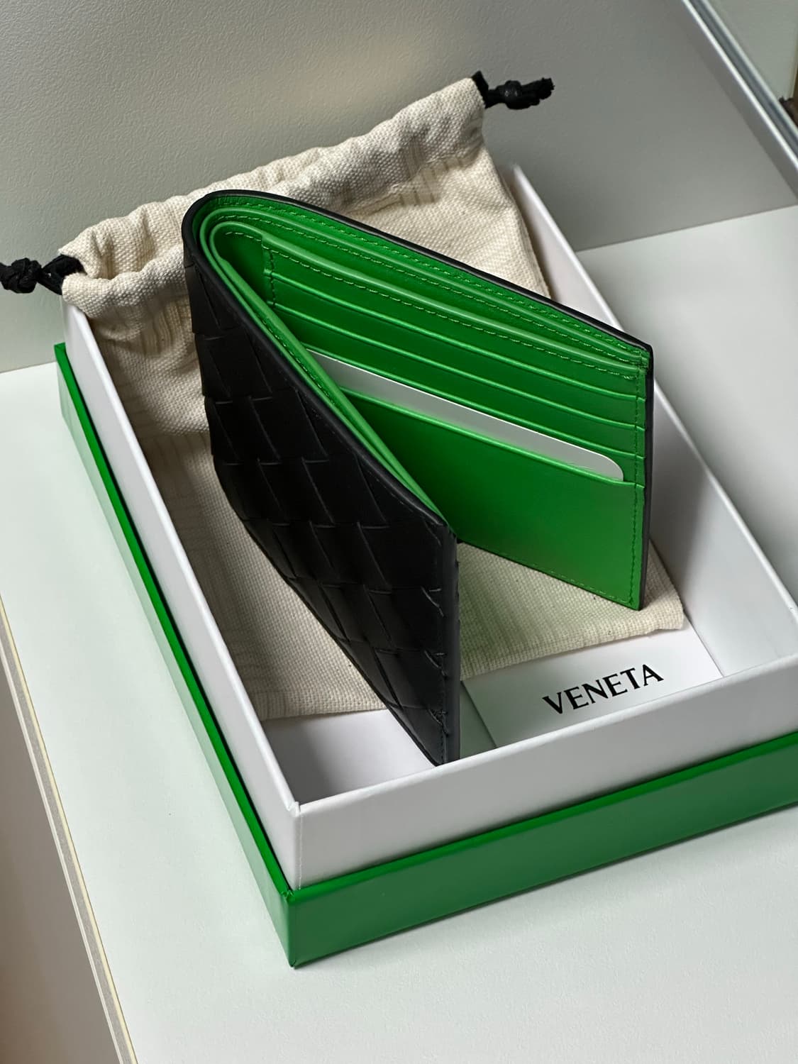 보테가베네타 반지갑 블랙 그래스 새상품 상품이미지1