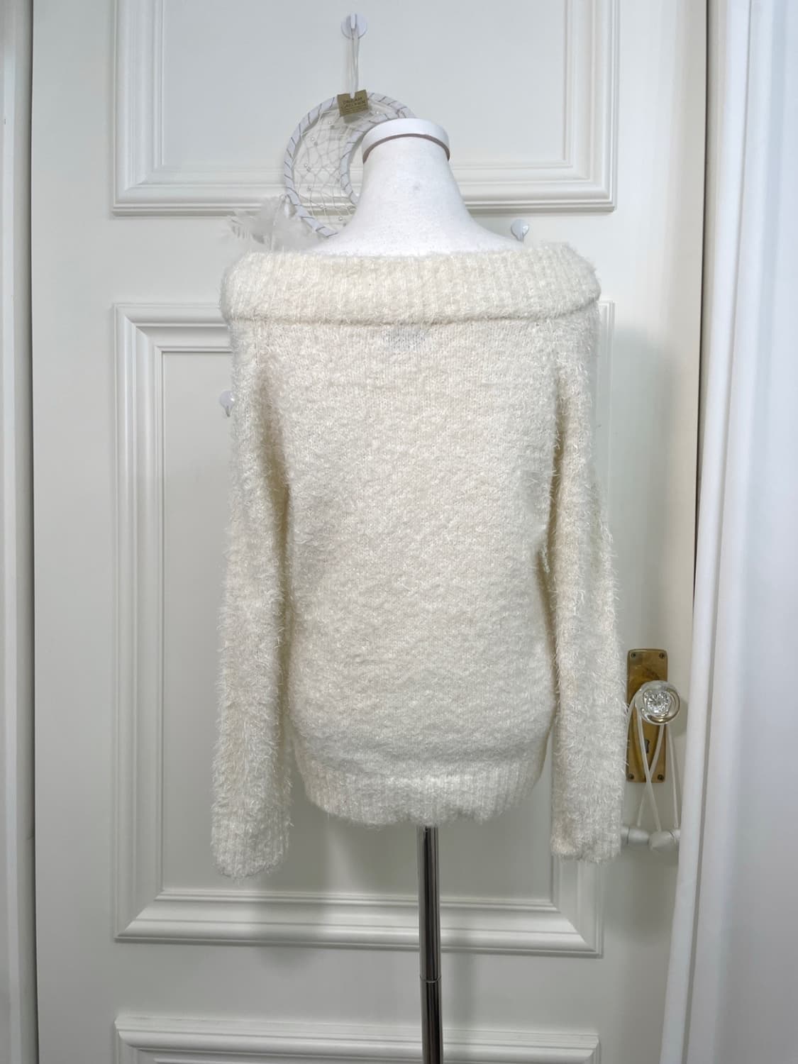 cream ivory shaggy off-shoulder knit top 상품이미지3