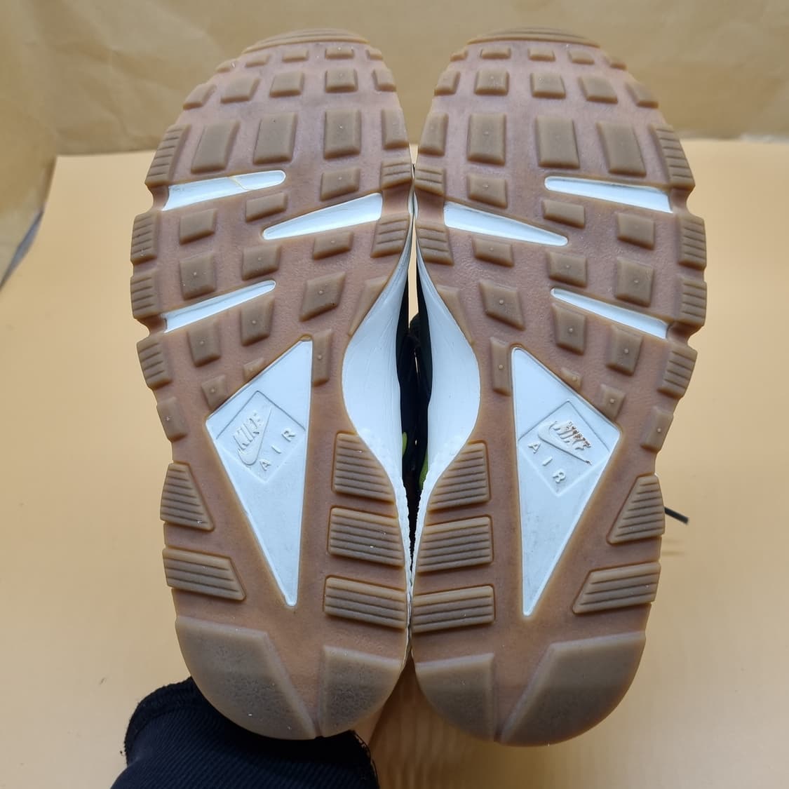 나이키 에어허라취 카키 운동화 실사이즈225 상품이미지3